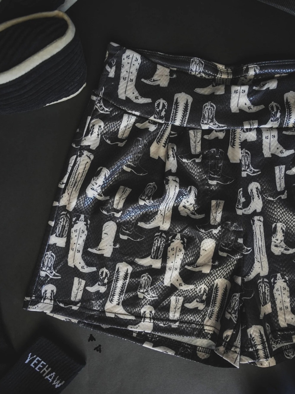 Bootiful Shorts - Picture 4 of 6